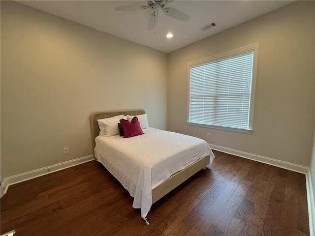 bedroom with recessed lighting, baseboards, dark wood finished floors, visible vents, and ceiling fan