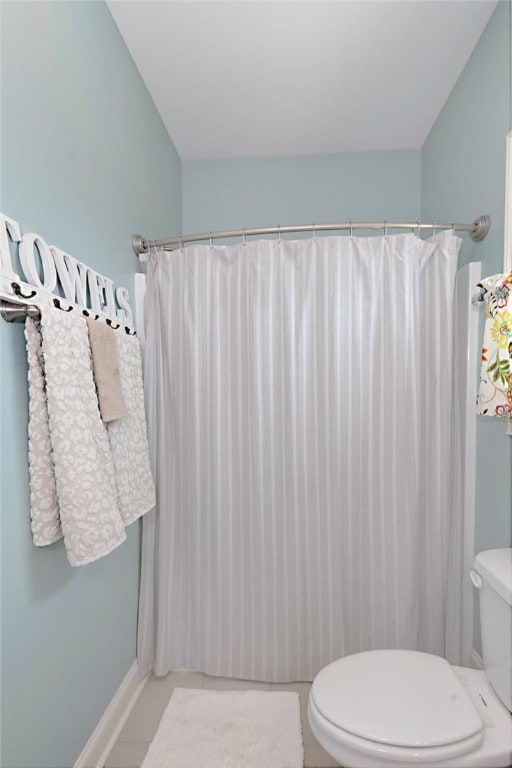 914 E Towne Lake Cir, Opelika, AL 36804 - bathroom featuring toilet, a shower with shower curtain, and tile patterned floors