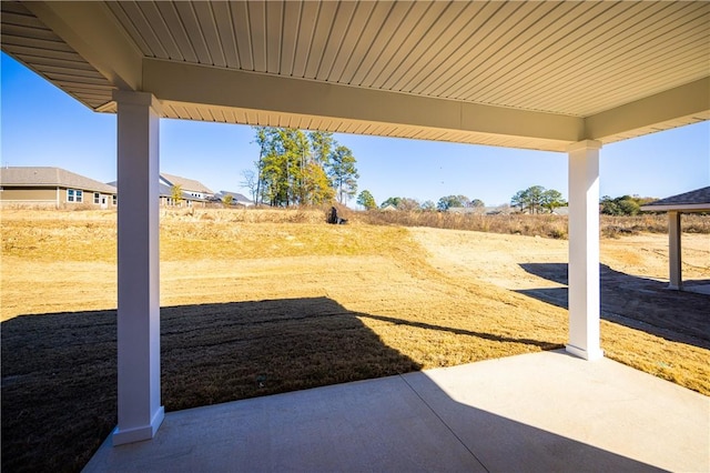 view of yard featuring a patio area