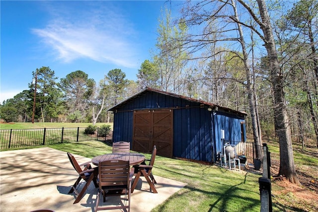 view of outdoor structure featuring an outbuilding and fence