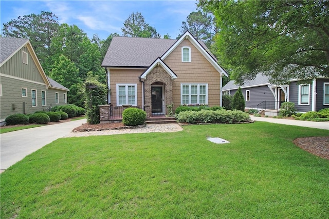 2904 Lone Eagle Ln, Opelika, AL 36801 - craftsman inspired home featuring a front yard and a shingled roof
