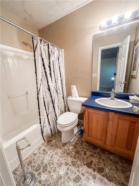 full bathroom featuring a textured ceiling, vanity, shower / bath combo, and toilet