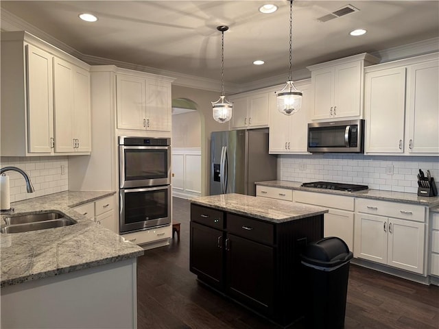 kitchen featuring visible vents, white cabinetry, a sink, and stainless steel appliances