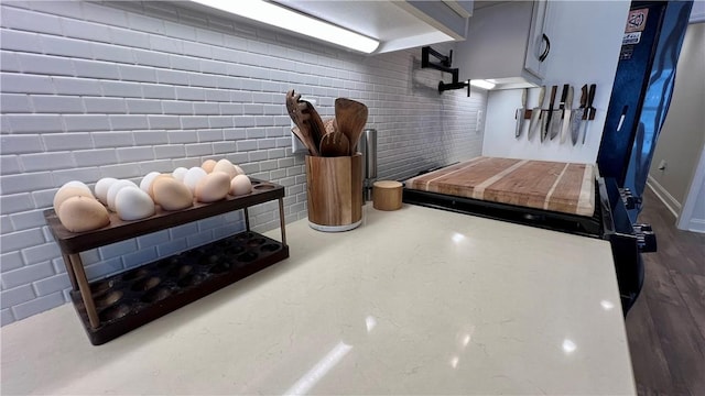 room details with concrete flooring