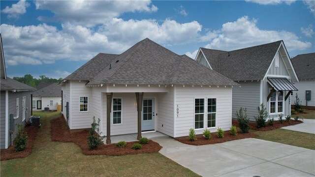 1013 Crossing Ct E, Valley, AL 36854 - rear view of property with roof with shingles, a patio, and a yard