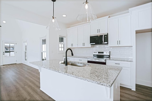 085 Bradley Ln, Auburn, AL 36830 - kitchen featuring stainless steel appliances, a sink, dark wood finished floors, a kitchen island with sink, and white cabinetry