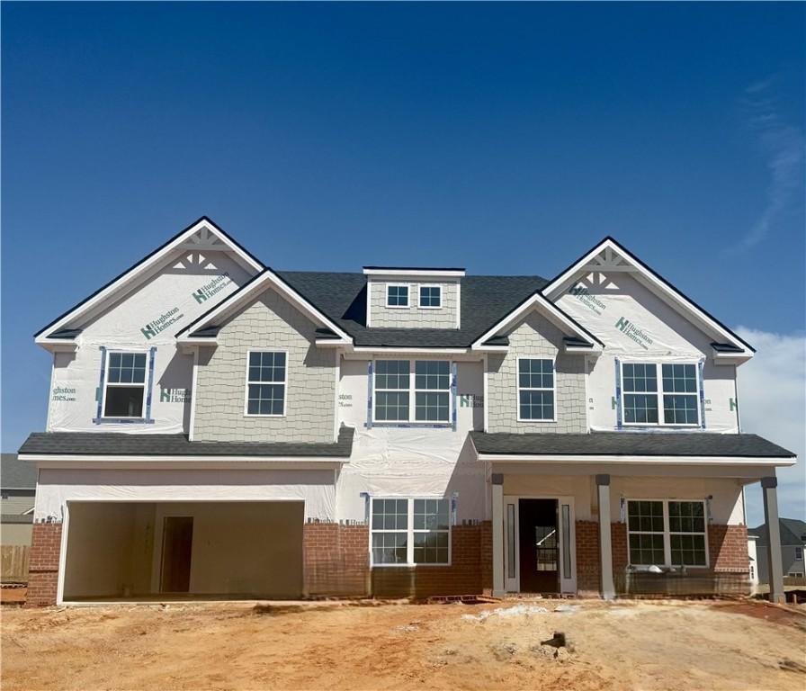 view of front facade featuring a garage and a front lawn