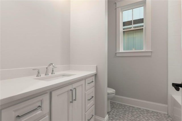 full bathroom featuring baseboards, vanity, and toilet