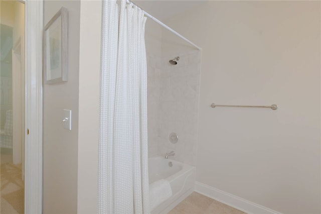 full bathroom featuring shower / bathtub combination with curtain and baseboards