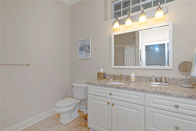 full bathroom with baseboards, toilet, vanity, crown molding, and a shower with shower curtain