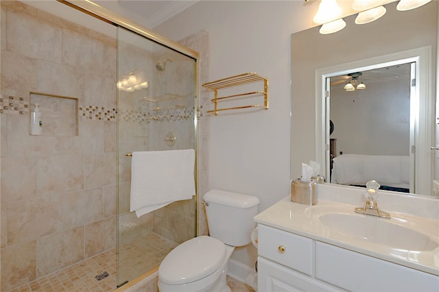 ensuite bathroom with a stall shower, toilet, vanity, and ceiling fan