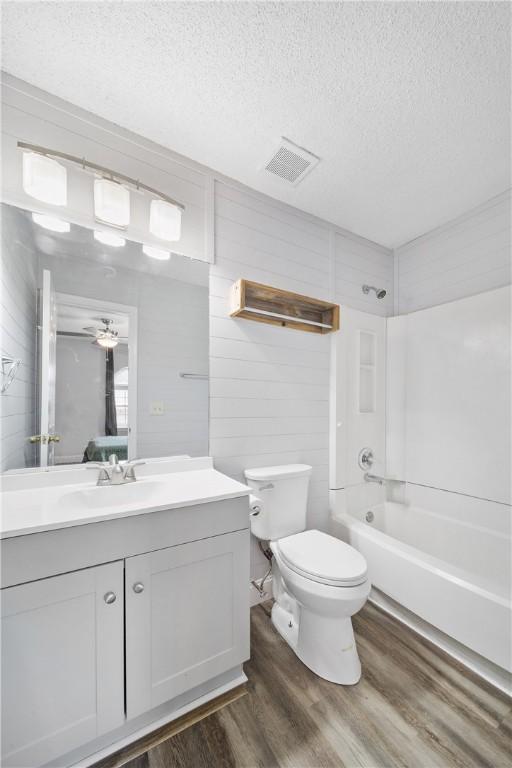 1761 Wire Rd Unit 409, Auburn, AL 36830 - full bath featuring a textured ceiling, wood finished floors, vanity, shower / washtub combination, and a ceiling fan
