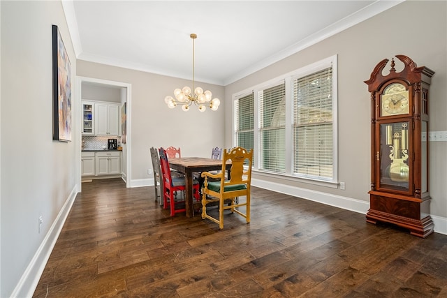 dining area featuring crown molding, dark wood-style flooring, baseboards, and a notable chandelier