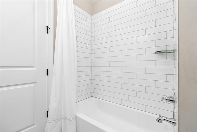 bathroom featuring shower / bath combo with shower curtain