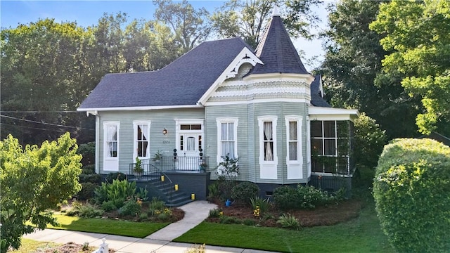 1008 3rd Ave, Opelika, AL 36801 - victorian house featuring a shingled roof and a sunroom