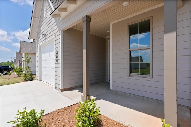 7 Crossing Ct E, Valley, AL 36854 - property entrance with driveway