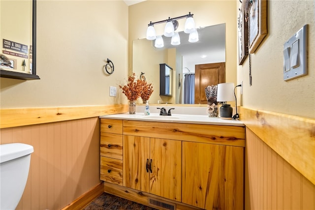 1515 County Road 63, Tuskegee, AL 36083 - full bath featuring wainscoting, vanity, and a shower with curtain