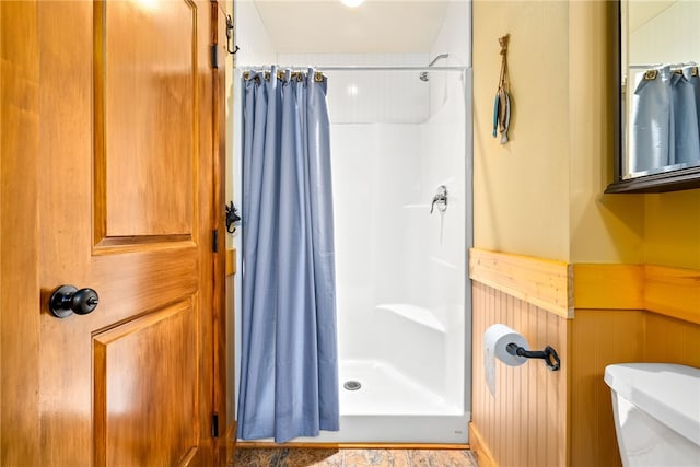 1515 County Road 63, Tuskegee, AL 36083 - full bathroom with a shower with curtain and a wainscoted wall