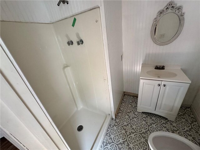 spare room with healthy amount of natural light, dark wood-style floors, and a ceiling fan