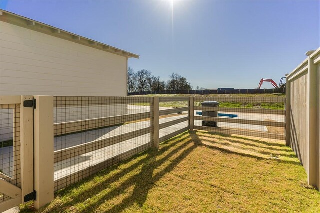 view of front of home featuring a front lawn