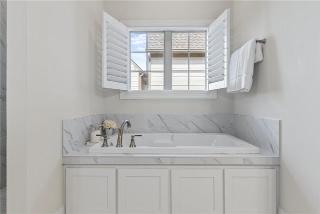 2260 Pam Cir, Auburn, AL 36832 - full bath featuring a bath