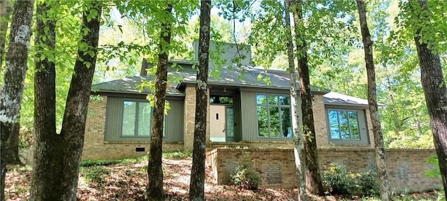 view of front facade featuring brick siding