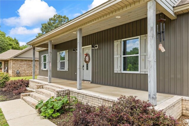 160 Indian Ln, Tallassee, AL 36078 - property entrance with a porch