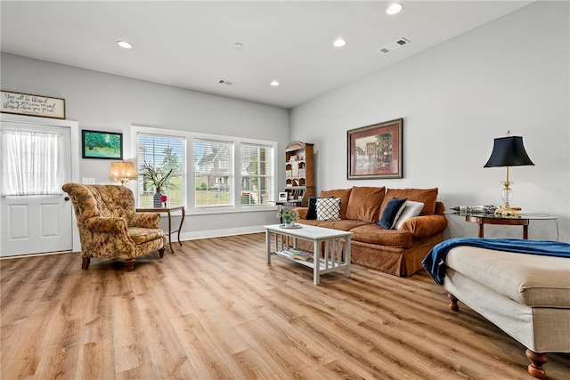 living area with visible vents, recessed lighting, and light wood-type flooring