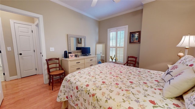 bedroom featuring light wood-type flooring, ceiling fan, and crown molding