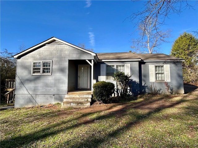 ranch-style house featuring a front yard