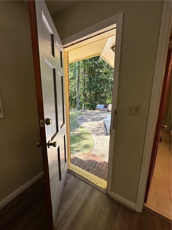 467 Southview Dr, Auburn, AL 36830 - entryway featuring dark hardwood / wood-style floors
