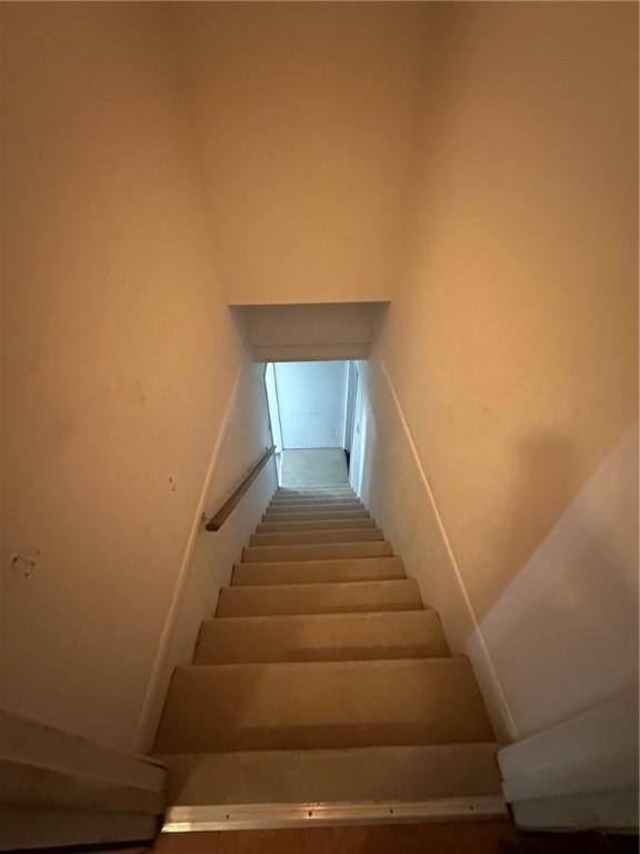 467 Southview Dr, Auburn, AL 36830 - view of staircase
