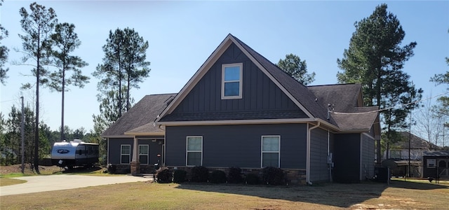 exterior space featuring a front yard