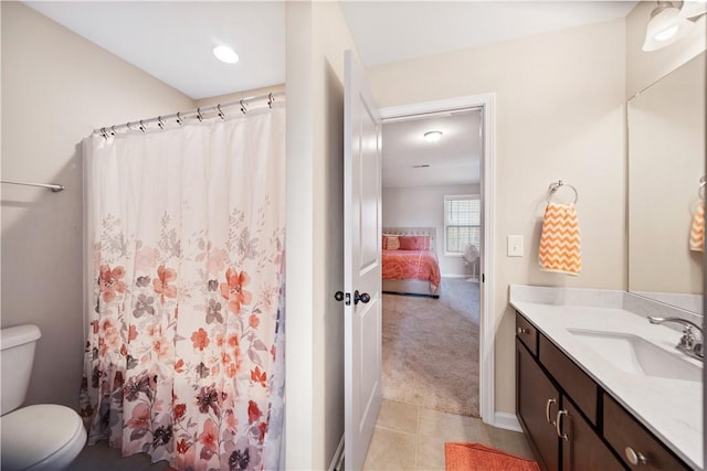 bathroom featuring vanity, ensuite bath, toilet, and a shower with curtain