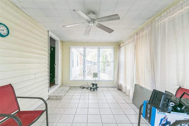 sunroom / solarium with ceiling fan