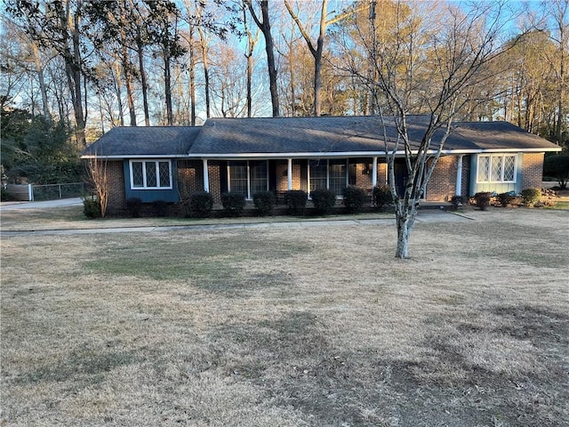 single story home with a front yard