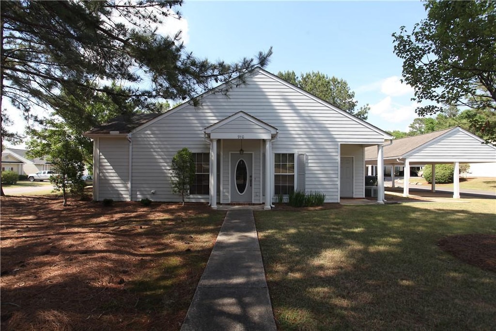 910-912-914 Harvard Pl, Auburn, AL 38630 - view of front facade featuring a detached carport and a front lawn