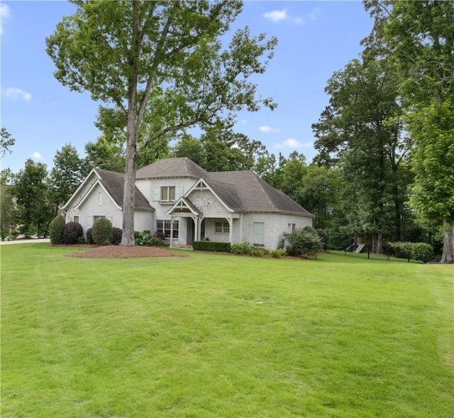 view of front facade with a front lawn