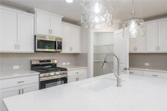 2022 Hidden Lakes Dr, Opelika, AL 36801 - kitchen featuring stainless steel appliances, a sink, light countertops, tasteful backsplash, and white cabinets