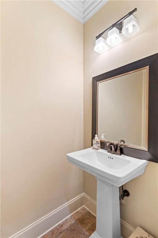 bathroom featuring crown molding