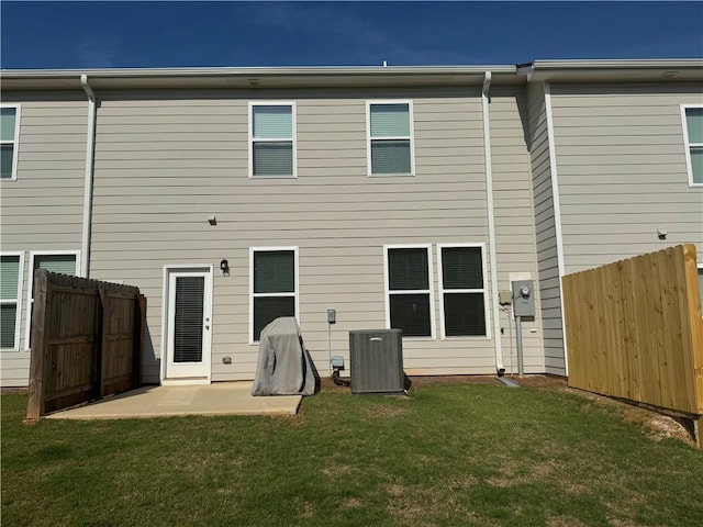 rear view of house featuring fence, a yard, and a patio area