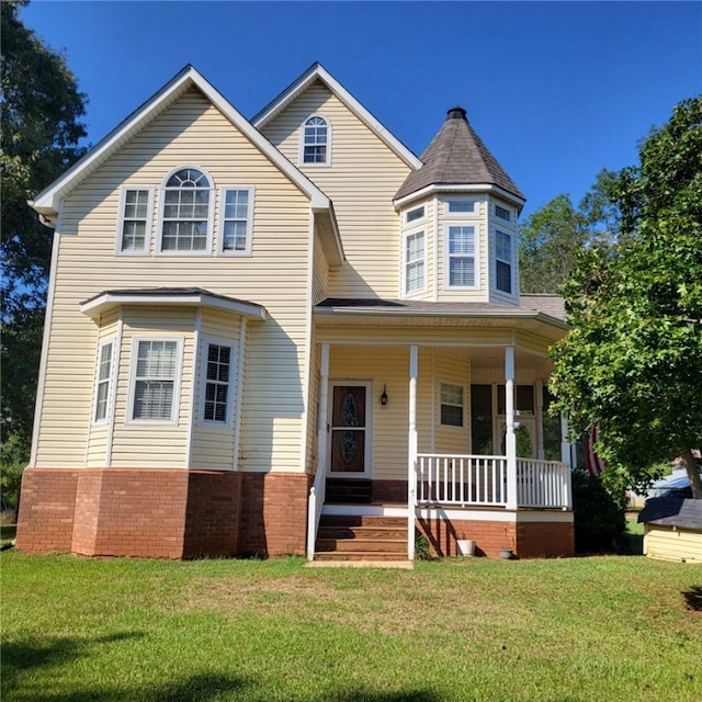 view of front facade with covered porch and a front lawn