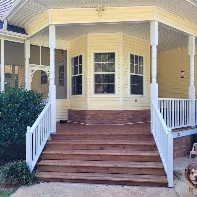 property entrance with covered porch