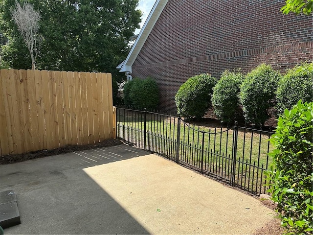 2428 E University Dr Unit 1705, Auburn, AL 36830 - community pool with a patio area and fence