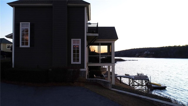 dock area featuring a water view