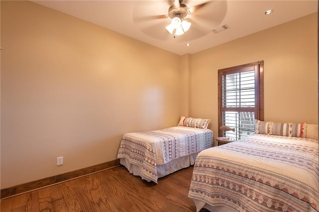 bedroom with baseboards, visible vents, a ceiling fan, dark wood-type flooring, and recessed lighting