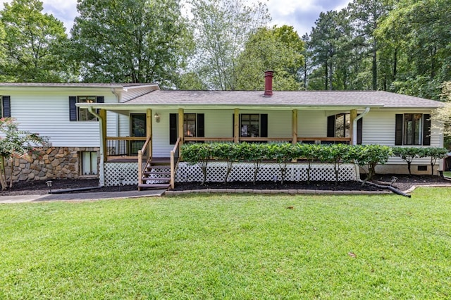 view of front facade featuring a front lawn and a porch