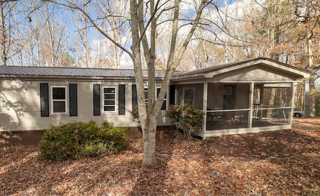 view of front of property featuring a sunroom