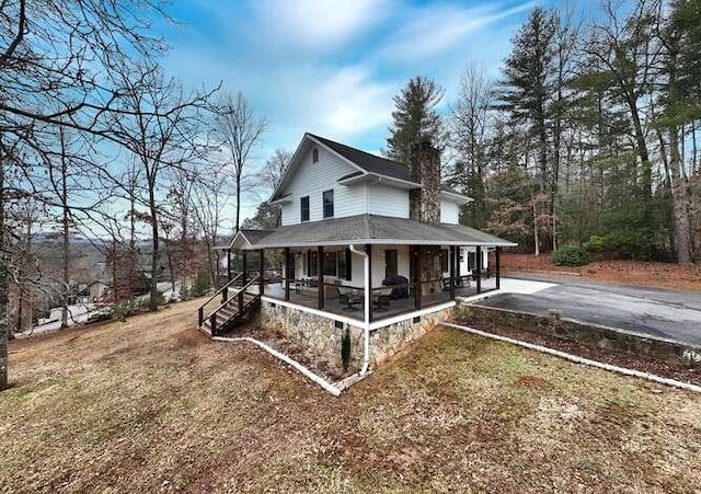 exterior space featuring a front lawn and covered porch