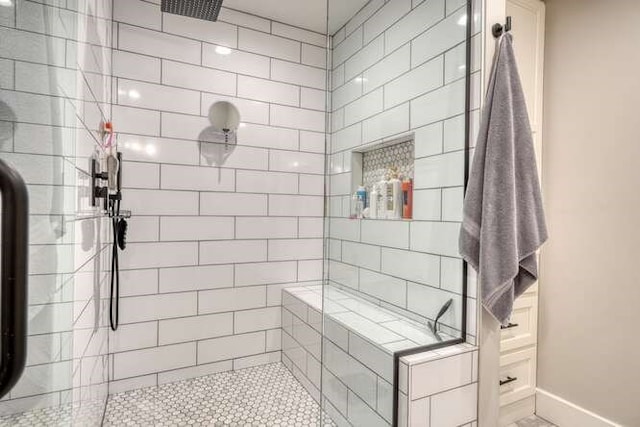 bathroom featuring a tile shower